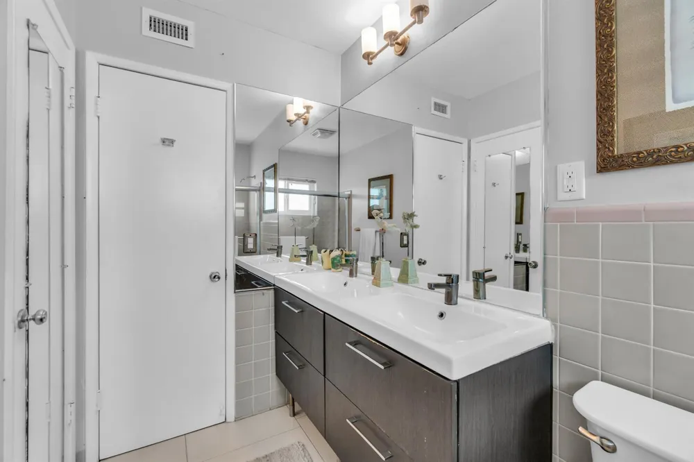 4221 NE 16th Avenue Oakland Park, FL 33334