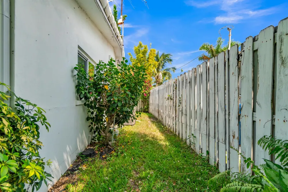 4221 NE 16th Avenue Oakland Park, FL 33334