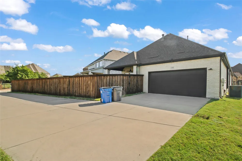 12505 Amesbury Way Farmers Branch, TX 75234