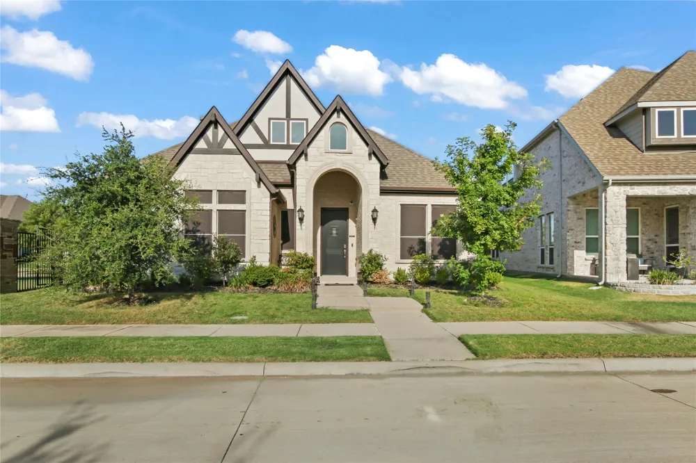 12505 Amesbury Way Farmers Branch, TX 75234