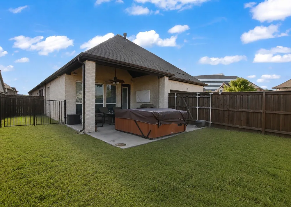 12505 Amesbury Way Farmers Branch, TX 75234