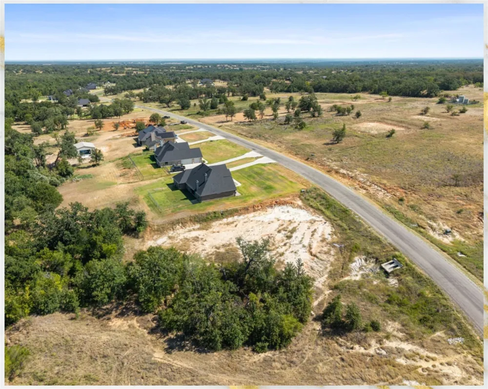 1077 Gonzollas Road Springtown, TX 76082