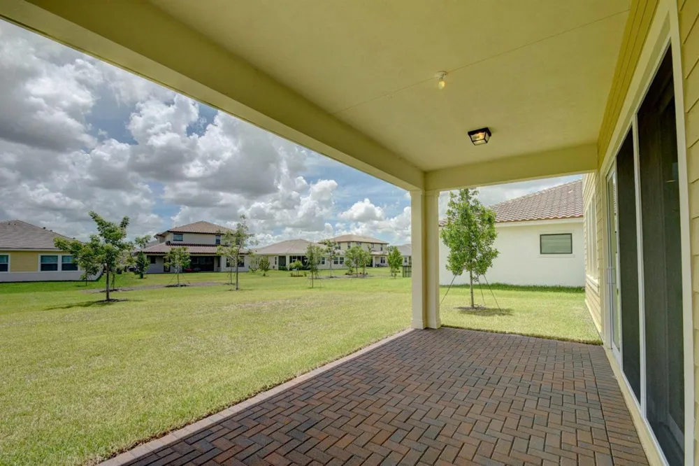 1000 Sterling Pine Place Loxahatchee, FL 33470