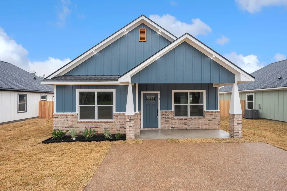 205 Lock Lane Bryan, TX 77803