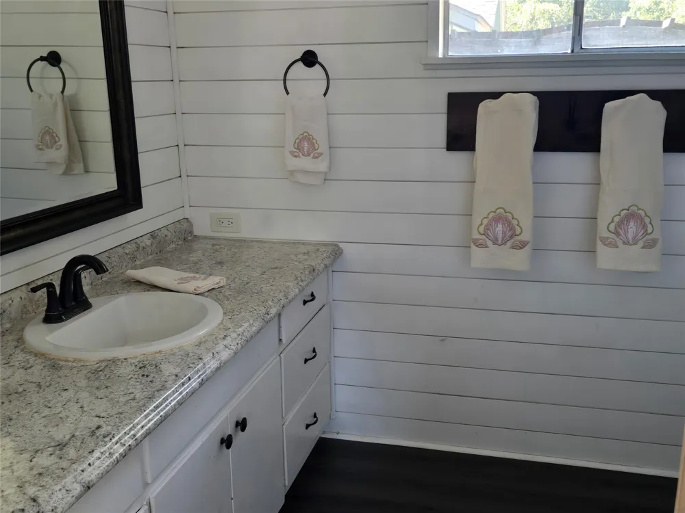 Address Not Shown Thorndale, TX 76577