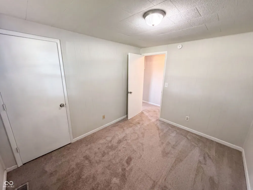 2584 E Phylbeck Avenue Terre Haute, IN 47805