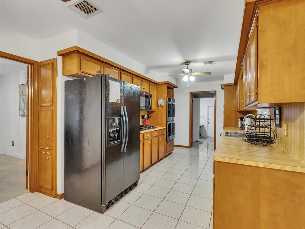 4002 Thistledown Drive Pasadena, TX 77504