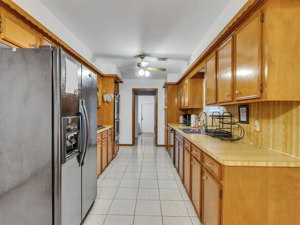 4002 Thistledown Drive Pasadena, TX 77504