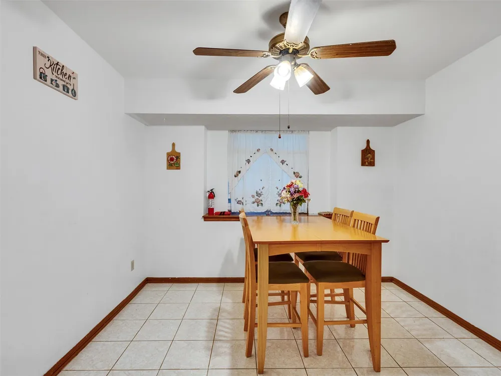 4002 Thistledown Drive Pasadena, TX 77504