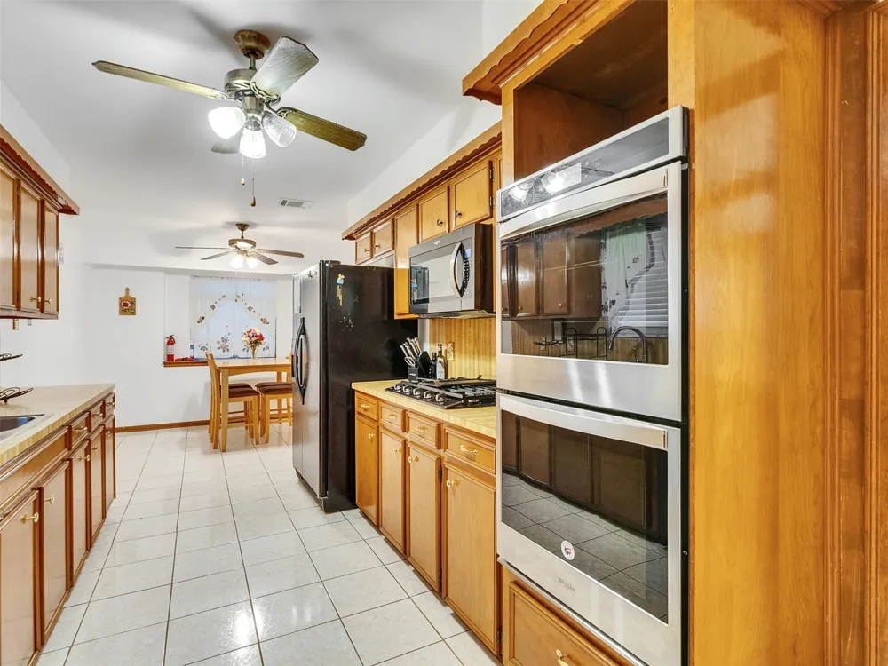 4002 Thistledown Drive Pasadena, TX 77504