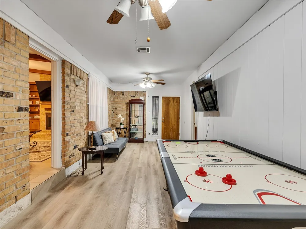 4002 Thistledown Drive Pasadena, TX 77504
