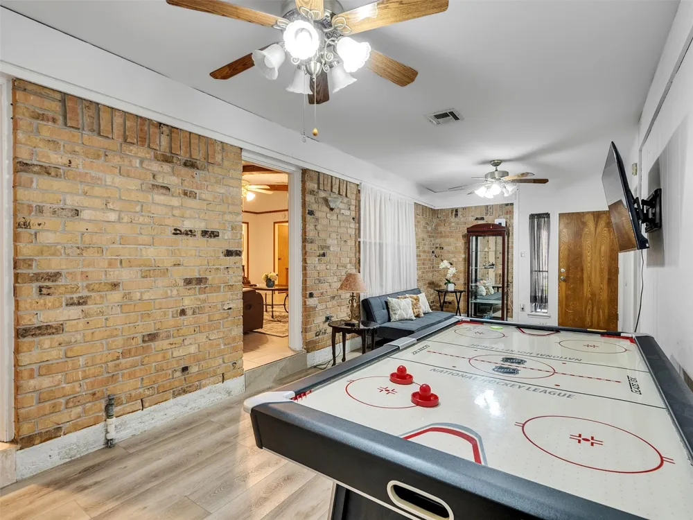 4002 Thistledown Drive Pasadena, TX 77504
