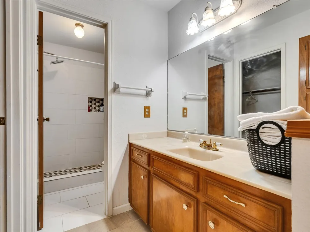 4002 Thistledown Drive Pasadena, TX 77504