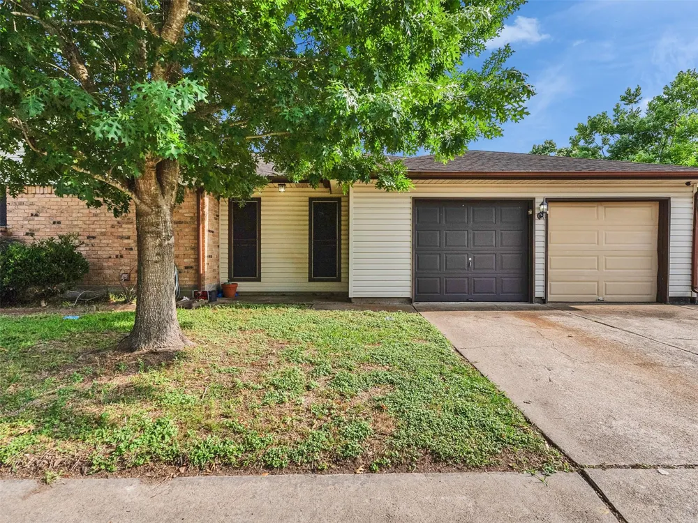 4002 Thistledown Drive Pasadena, TX 77504