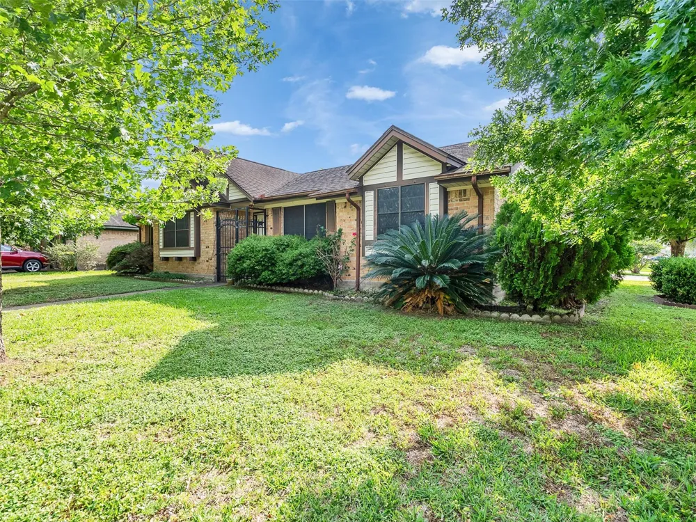 4002 Thistledown Drive Pasadena, TX 77504
