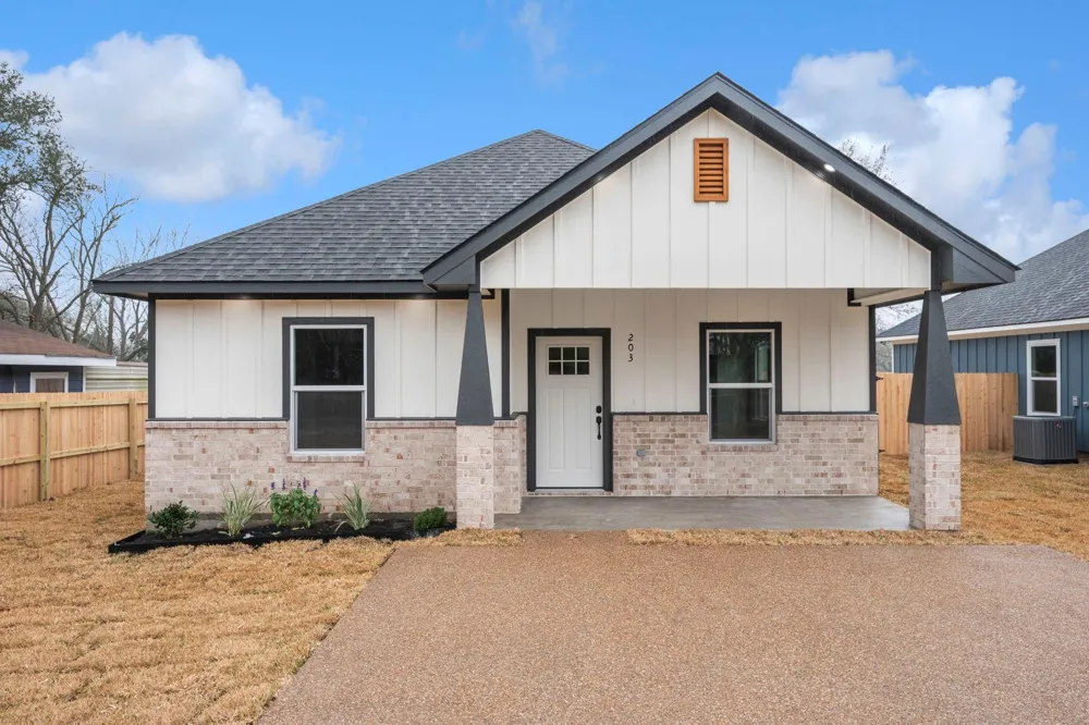 203 Lock Lane Bryan, TX 77803