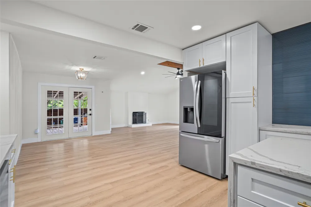 2400 Broken Oak Drive Austin, TX 78745