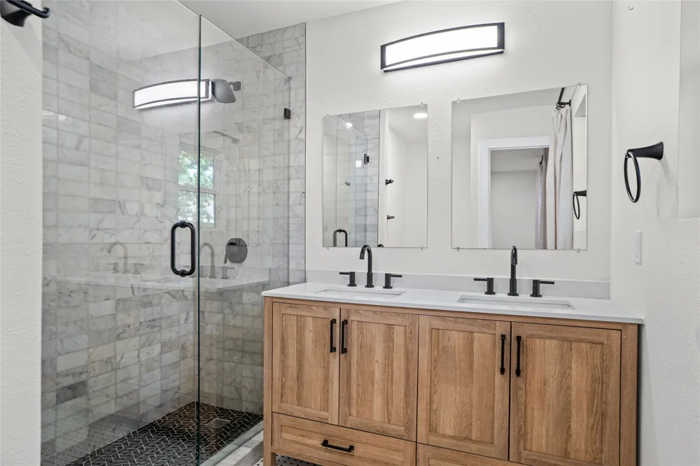 2400 Broken Oak Drive Austin, TX 78745