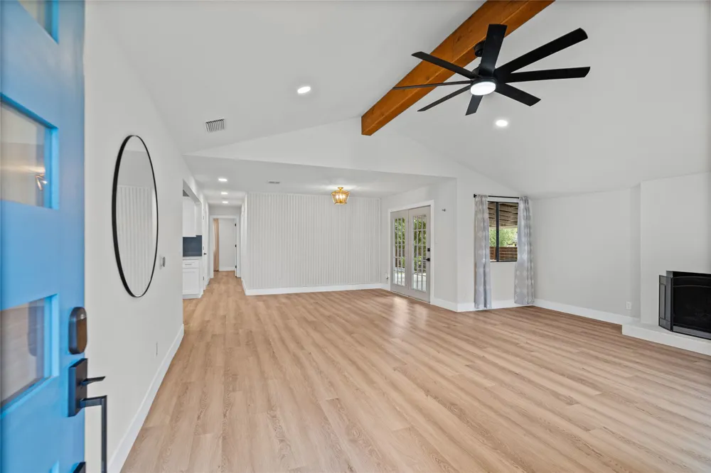 2400 Broken Oak Drive Austin, TX 78745