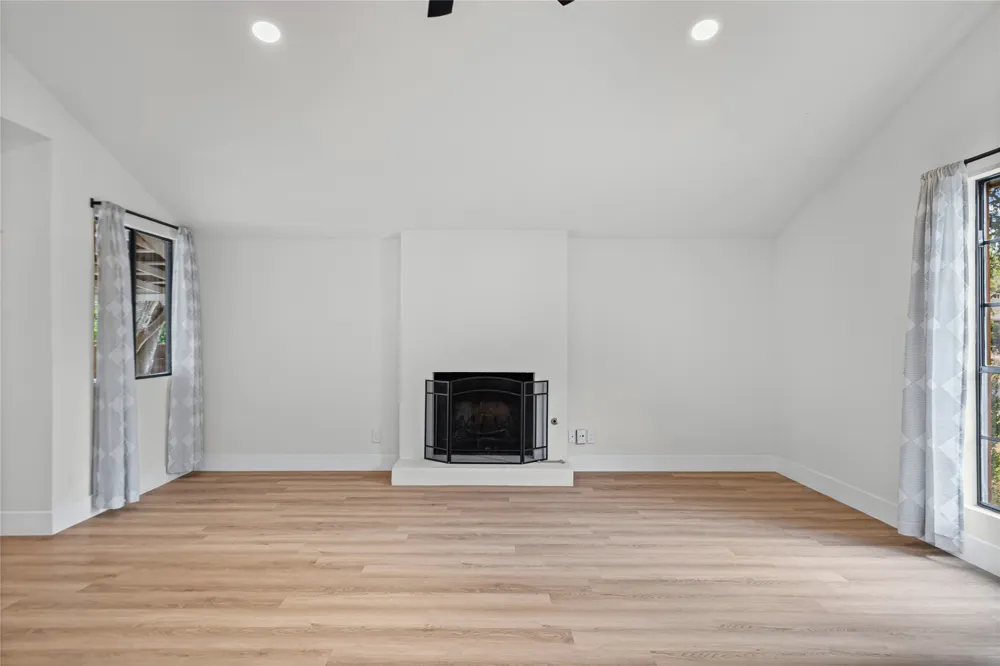2400 Broken Oak Drive Austin, TX 78745