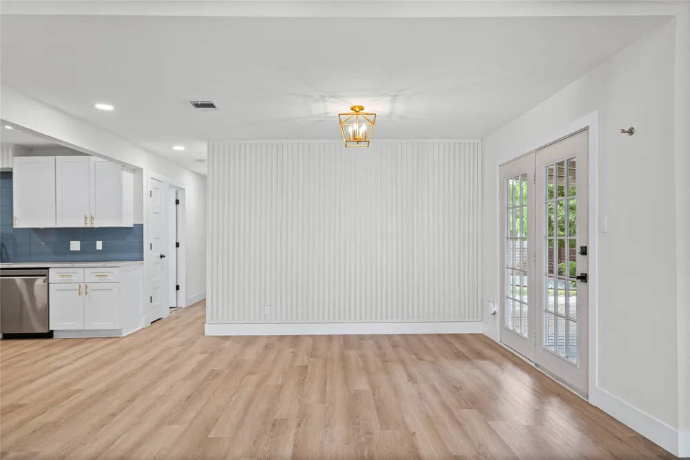 2400 Broken Oak Drive Austin, TX 78745