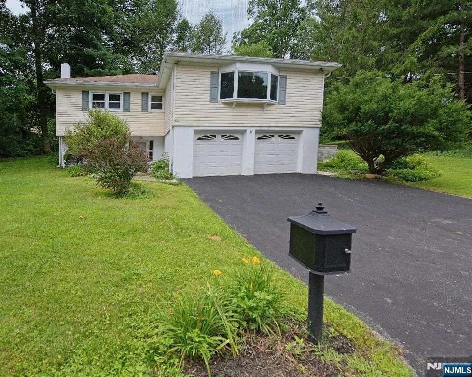 4 Rainbow Trail Vernon, NJ 07422