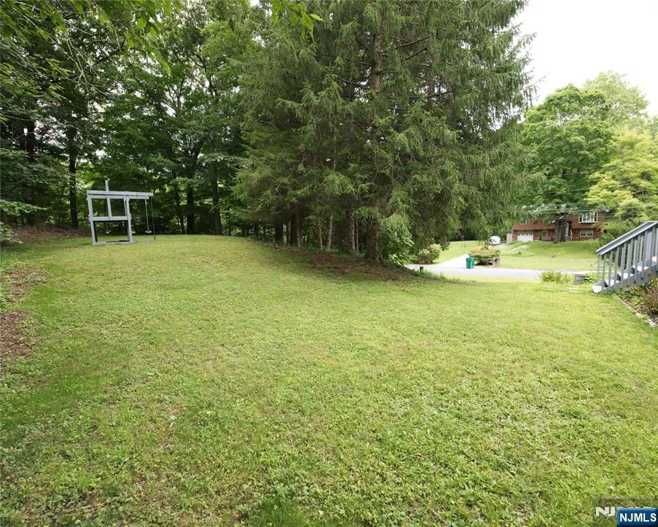 4 Rainbow Trail Vernon, NJ 07422