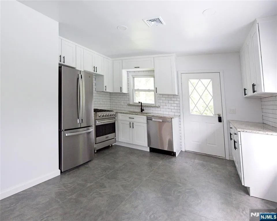 4 Rainbow Trail Vernon, NJ 07422