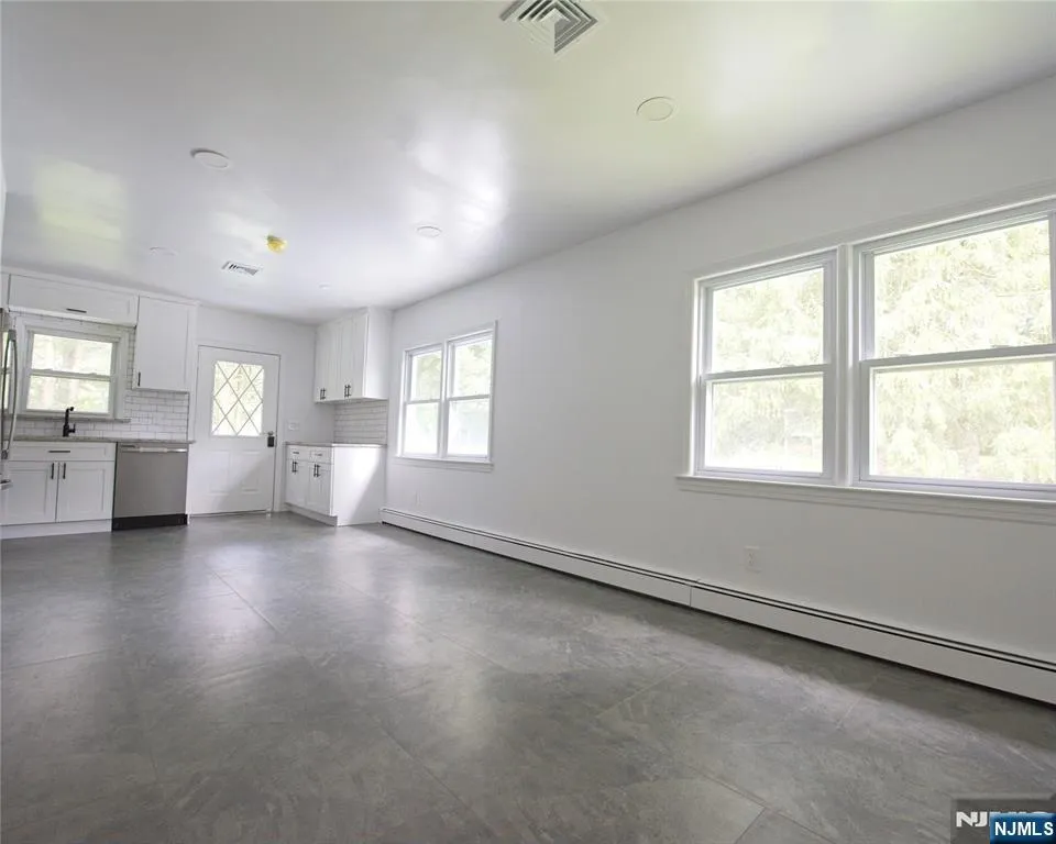 4 Rainbow Trail Vernon, NJ 07422