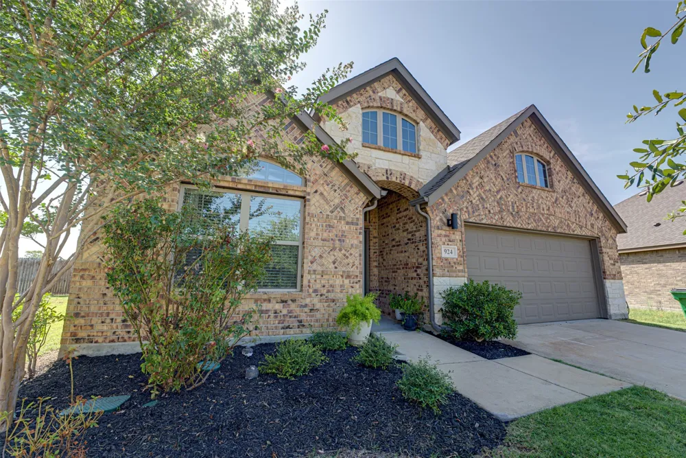 924 Mcgehee Court Fate, TX 75087