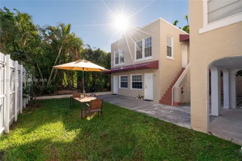 4349 Sheridan Ave #11