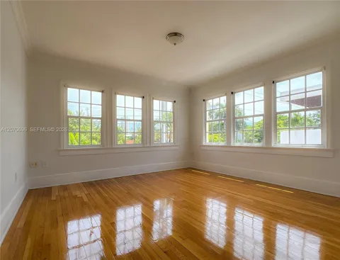 4342 Sheridan Ave #5
