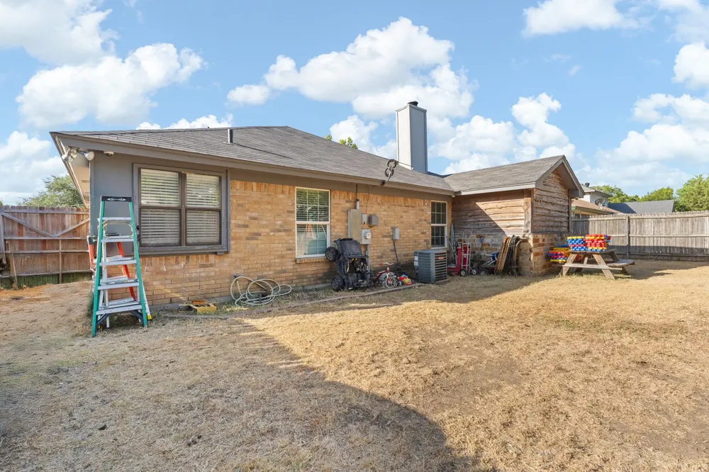 1060 Parkhill Avenue Saginaw, TX 76179