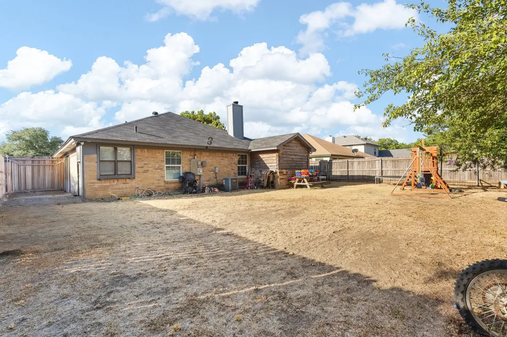 1060 Parkhill Avenue Saginaw, TX 76179