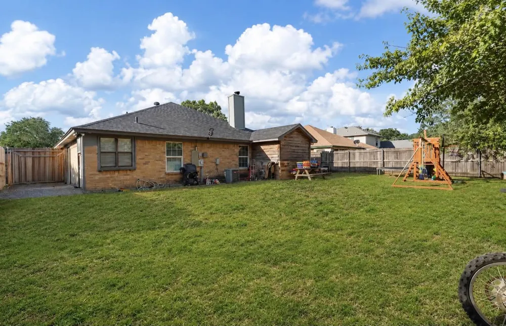 1060 Parkhill Avenue Saginaw, TX 76179