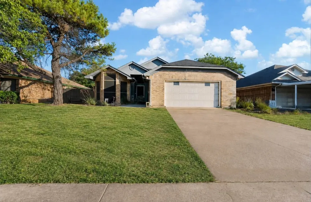 1060 Parkhill Avenue Saginaw, TX 76179