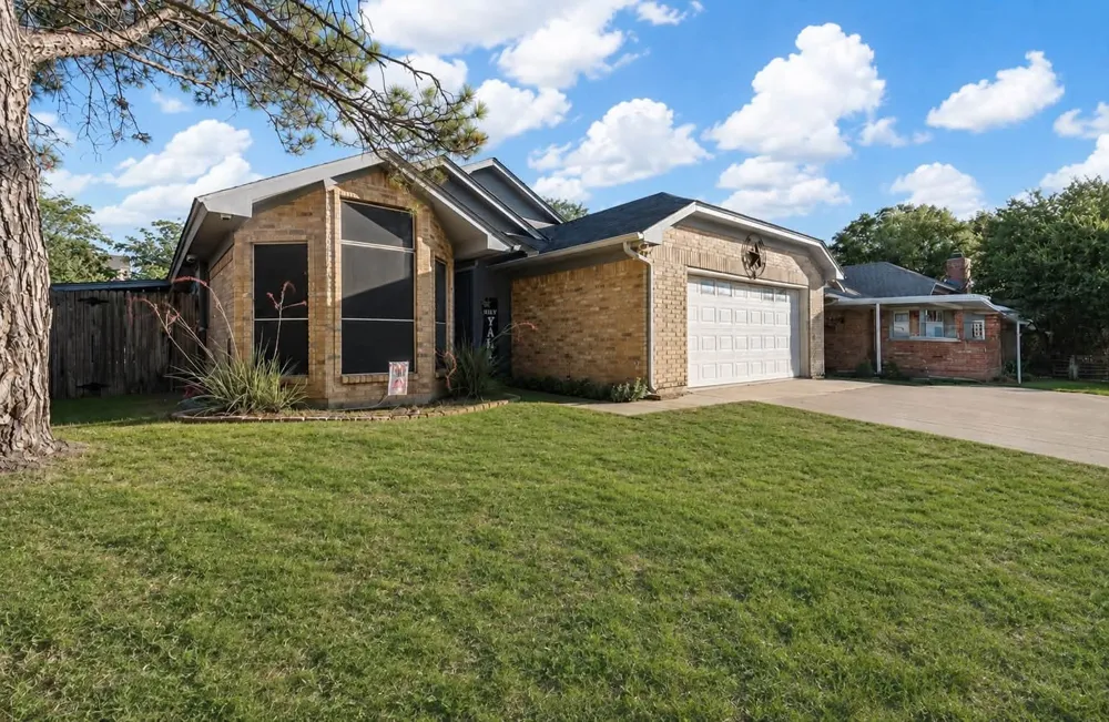 1060 Parkhill Avenue Saginaw, TX 76179