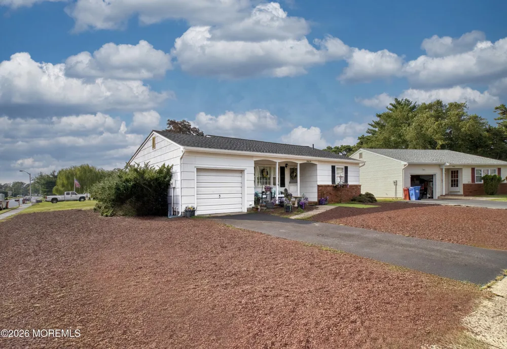 22 Brakenbury Court Toms River, NJ 08757