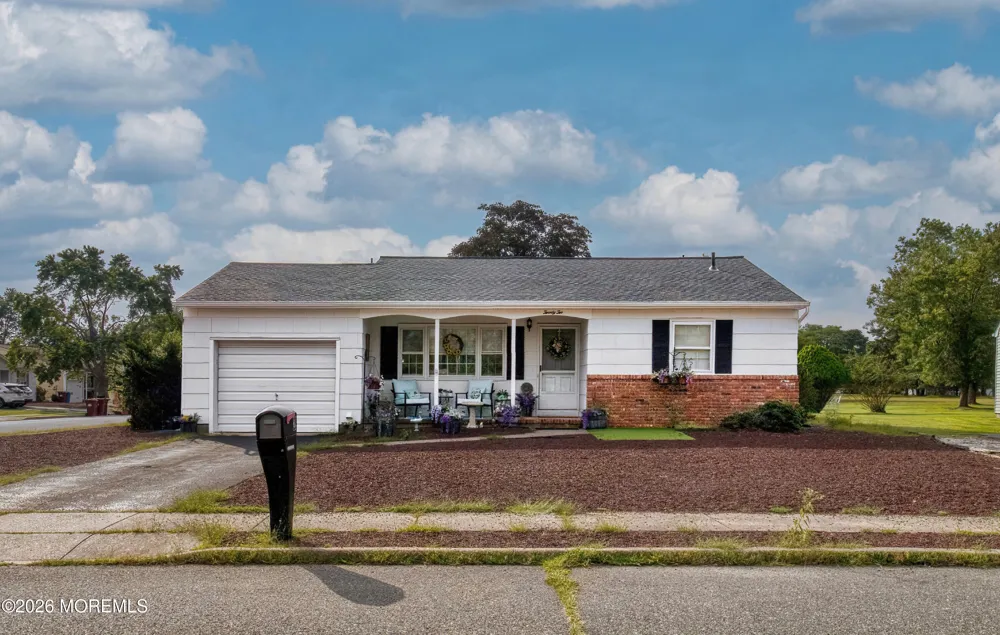 22 Brakenbury Court Toms River, NJ 08757
