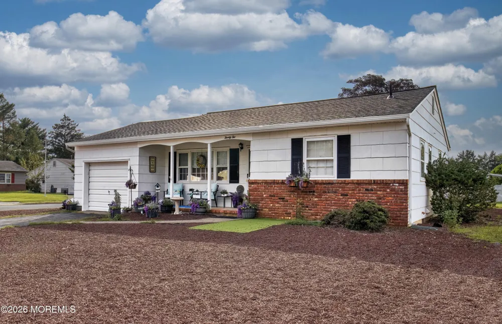 22 Brakenbury Court Toms River, NJ 08757