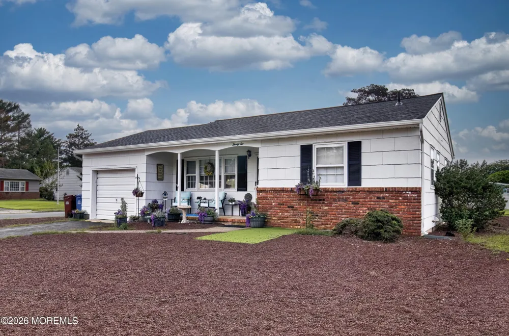 22 Brakenbury Court Toms River, NJ 08757