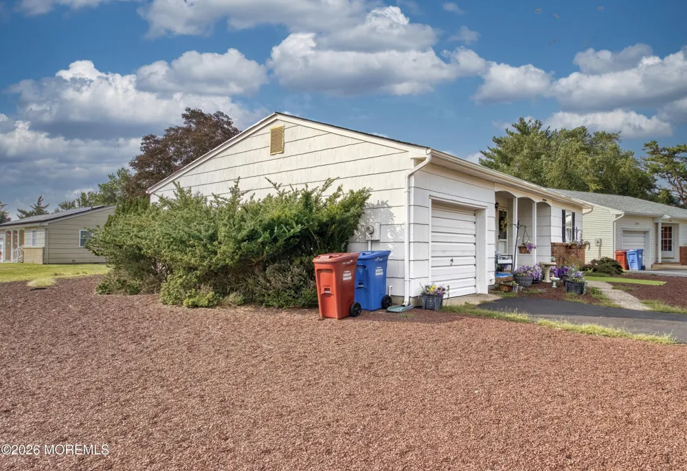 22 Brakenbury Court Toms River, NJ 08757