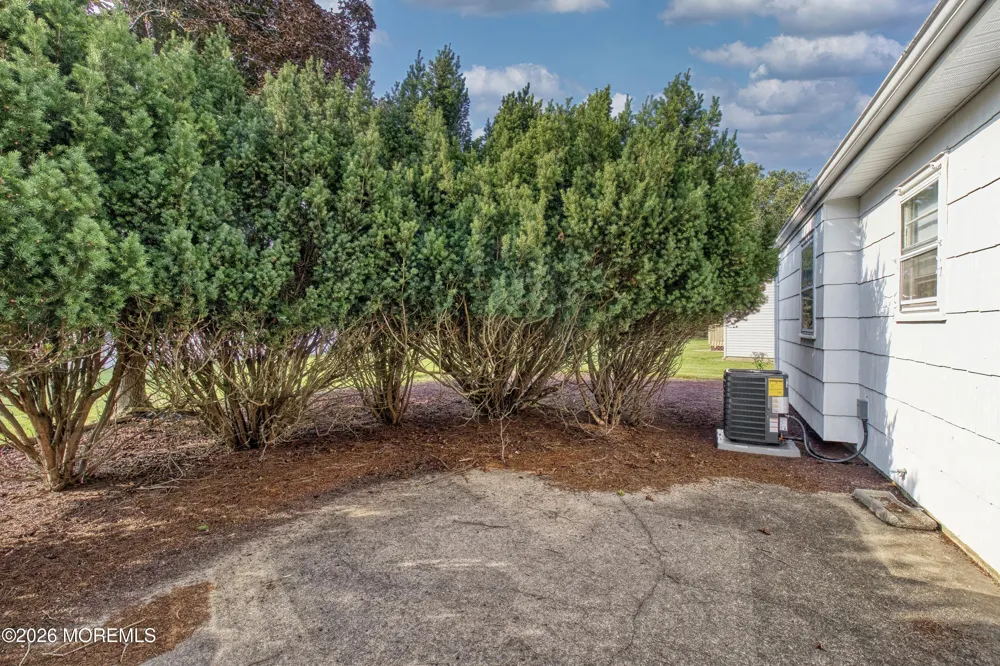 22 Brakenbury Court Toms River, NJ 08757