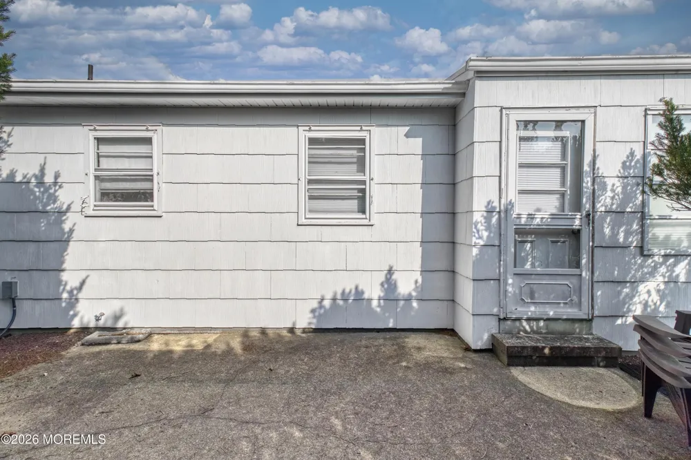 22 Brakenbury Court Toms River, NJ 08757