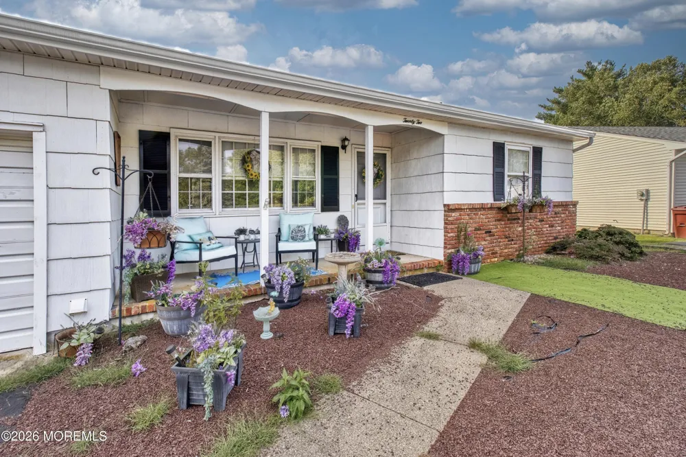 22 Brakenbury Court Toms River, NJ 08757