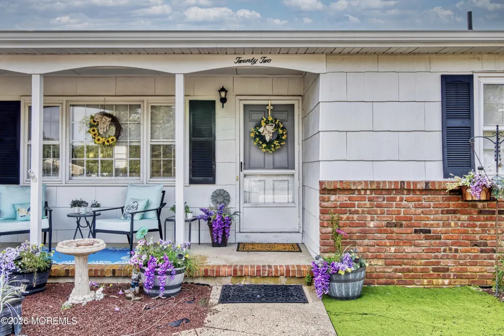 22 Brakenbury Court Toms River, NJ 08757