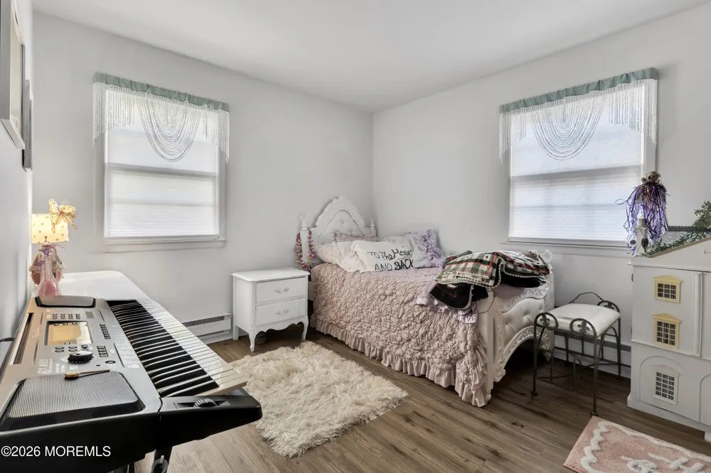 22 Brakenbury Court Toms River, NJ 08757