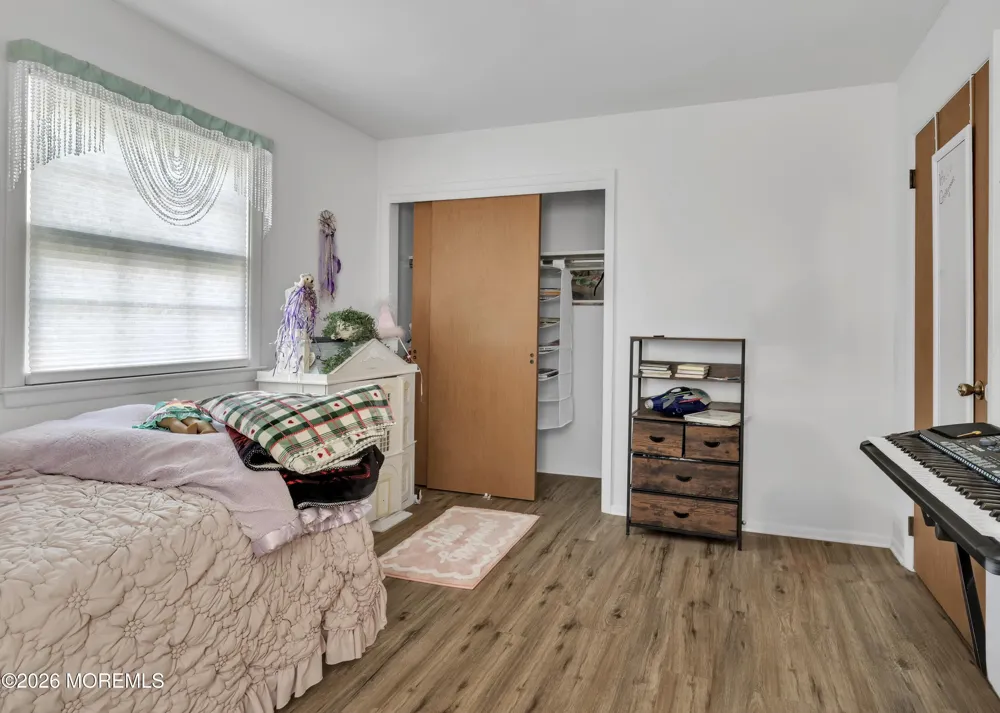 22 Brakenbury Court Toms River, NJ 08757