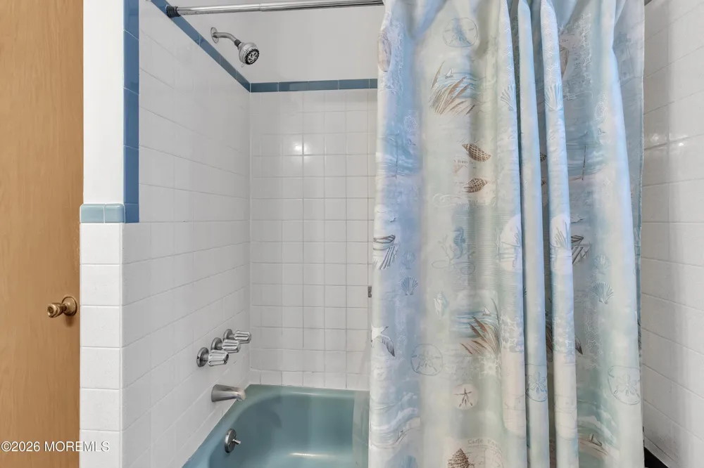 22 Brakenbury Court Toms River, NJ 08757