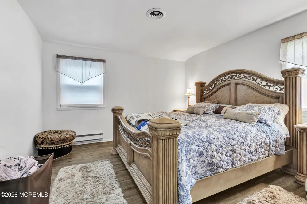 22 Brakenbury Court Toms River, NJ 08757